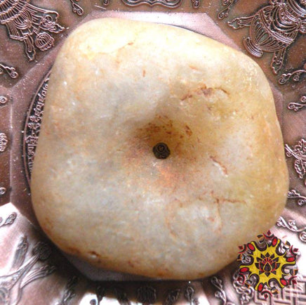 Pierres percées porte bonheur du Népal - poids de métier à tisser antique. La Magie du Bouddha.