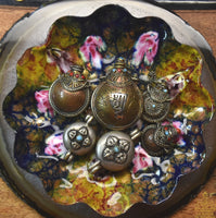 🙏🏽 Reliquaire Tibétain Ga’au rempli de perles reliques Sarira multicolores 🙏🏽