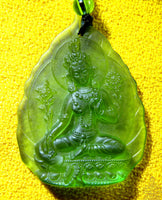 Collier en verre de Tara verte. La Magie du Bouddha.