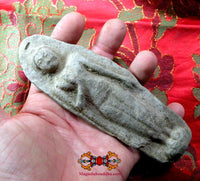 Grande tablette votive en terre cuite du Bouddha debout. La Magie du Bouddha.