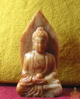 Statuette de Bouddha en jadéite orangée - Vénérable Lersi Tafai. La Magie du Bouddha.
