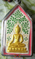 Chapelet bouddhiste sacré avec amulette du Bouddha Phra Budhajao. La Magie du Bouddha.