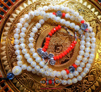 Chapelet Bouddhiste mala en perles de pierre sacrée Chinoise fluorescente Ye Ming Zhu gravée de mantra. La Magie du Bouddha.