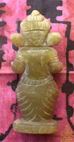Statuettes artisanales de Ganesh debout portant un gâteau sacré – pierre blanche et verte La Magie du Bouddha.