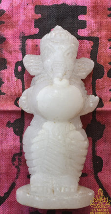 Statuettes artisanales de Ganesh debout portant un gâteau sacré – pierre blanche et verte La Magie du Bouddha.