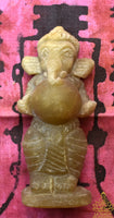 Statuettes artisanales de Ganesh debout portant un gâteau sacré – pierre blanche et verte La Magie du Bouddha.
