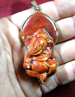 Pendentif Népalais de Ganesh en céramique rouge. La Magie du Bouddha.
