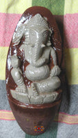 Ganesh sculpté dans un Shiva Lingam. La Magie du Bouddha.