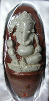 Ganesh sculpté dans un Shiva Lingam. La Magie du Bouddha.