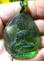 Collier en verre de Tara verte. La Magie du Bouddha.