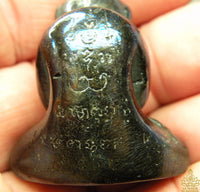 Grande amulette Phra Pidta en alliage Mekkapat bleu – Protection ésotérique par un Ajarn de la lignée de LP Nah La Magie du Bouddha.