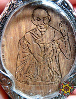 Amulette en bois gravé de Guan Yin - temple du Très Vénérable LP Suwang. La Magie du Bouddha.