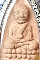 Amulette Luang Phor Thuat en poudre sacrée – Vénérable LP Phon (Wat Intharam) La Magie du Bouddha.