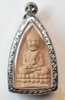 Amulette Luang Phor Thuat en poudre sacrée – Vénérable LP Phon (Wat Intharam) La Magie du Bouddha.