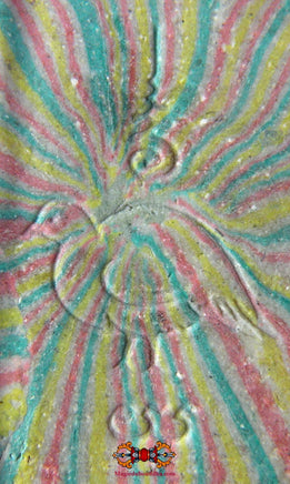 Amulette thai du Bouddha Phra Somdej multicolore. La Magie du Bouddha.
