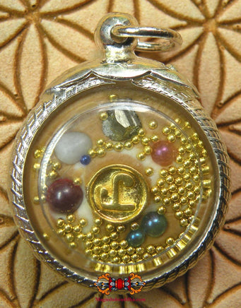 Pendentif collection de pierres sacrées et reliques. La Magie du Bouddha.