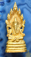 Amulette dorée de Phra Pikanet sous le roi des Nâgas – Vénérable Lersi Po Kassem La Magie du Bouddha.