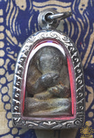 🪷 Phra Pikanet Pidta – Amulette ancienne du Cambodge La Magie du Bouddha.