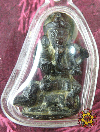 Statuette ancienne du Dieu éléphant Ganesh monté sur le rat Mooshika. La Magie du Bouddha.