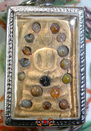 Précieuses amulettes Phra Somdej (avec reliques sarira) - Wat Pichaya Yatikharam. La Magie du Bouddha.