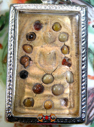 Précieuses amulettes Phra Somdej (avec reliques sarira) - Wat Pichaya Yatikharam. La Magie du Bouddha.