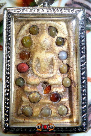 Précieuses amulettes Phra Somdej (avec reliques sarira) - Wat Pichaya Yatikharam. La Magie du Bouddha.