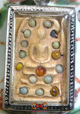 Précieuses amulettes Phra Somdej (avec reliques sarira) - Wat Pichaya Yatikharam. La Magie du Bouddha.