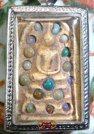 Précieuses amulettes Phra Somdej (avec reliques sarira) - Wat Pichaya Yatikharam. La Magie du Bouddha.
