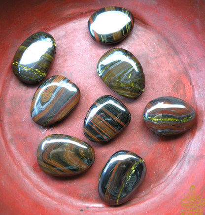 Galet-Pendentif Œil de Tigre – Bénédiction du Vénérable Lersi Tafai. La Magie du Bouddha.
