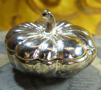 Perles sacrées sarira et relique blanche des Arahant. La Magie du Bouddha.