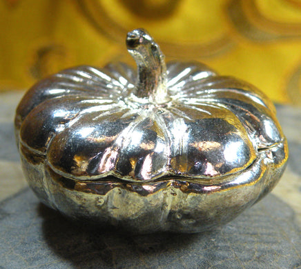 Perles sacrées sarira et relique blanche des Arahant. La Magie du Bouddha.