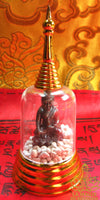 Bouddha Luang Phor Sothorn et vitrine Phra Kling Loh Dam (avec pierres reliques). La Magie du Bouddha.