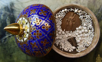Perles reliques sacrées en pot Benjarong avec médaille de Phra Siwali – Wat Phanang Choeng (Ayutthaya)