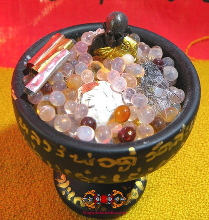 Reliques du Très Vénérable Luang Phor Dooh du Wat Sakai. La Magie du Bouddha.