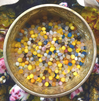 🙏🏽 Reliquaire Tibétain Ga’au rempli de perles reliques Sarira multicolores 🙏🏽