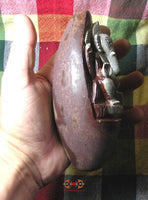 Ganesh sculpté dans un Shiva Lingam. La Magie du Bouddha.
