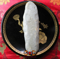 Grande tablette votive en terre cuite du Bouddha debout. La Magie du Bouddha.