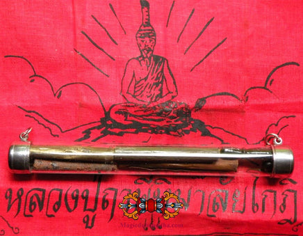 Collection d'amulettes Takut, bille look aum et amulette Sak - Très Vénérable LP Phong. La Magie du Bouddha.