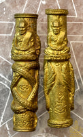Paire d’amulettes Takrut Kru Baramee (Luang Phor Ngern – Wat Songtham, 2015) La Magie du Bouddha.
