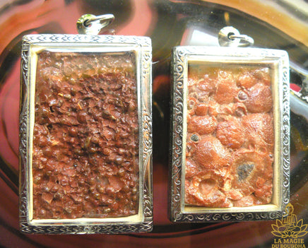 Grandes amulettes Phra Somdej en pierre relique Phratat Namthan. La Magie du Bouddha.