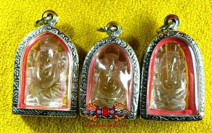 Amulettes népalaises en cristal du dieu éléphant Ganesh. La Magie du Bouddha.