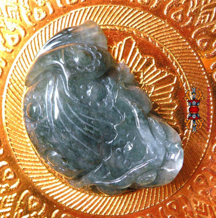 Talismans Chinois de fortune grenouille à trois pattes en jade de Birmanie. La Magie du Bouddha.