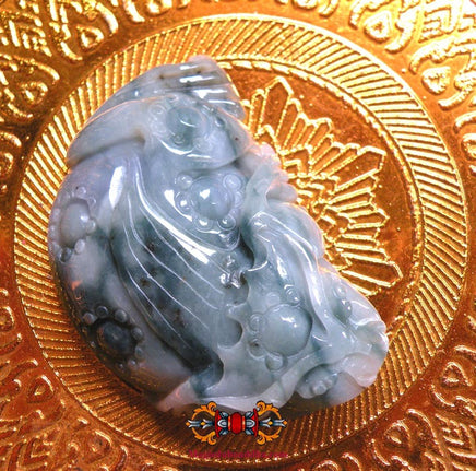 Talismans Chinois de fortune grenouille à trois pattes en jade de Birmanie. La Magie du Bouddha.