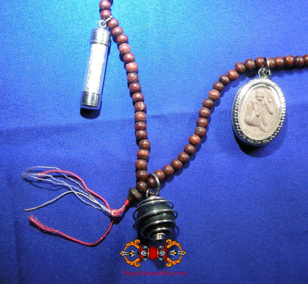 Chapelet Thaï avec trois amulettes : Look Sakot, Takut et LP Tanjai - Très Vénérable LP Suwang. La Magie du Bouddha.