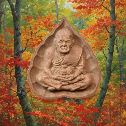 Amulette Luang Phor Thuat – Poudre sacrée et fer bleu Lek Namphi (Wat Chaimongkol – 2015) La Magie du Bouddha.