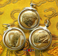 Pendentif collection de pierres sacrées et reliques. La Magie du Bouddha.