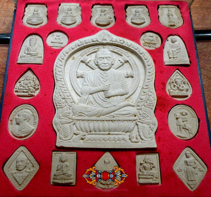Collection de 19 amulettes Thaï - Vénérable LP Mahasawat. La Magie du Bouddha.