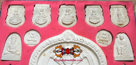 Collection de 19 amulettes Thaï - Vénérable LP Mahasawat. La Magie du Bouddha.