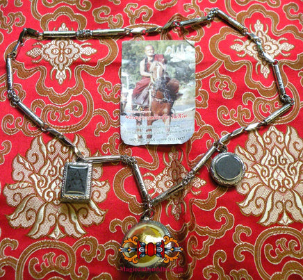 Collier sacré du Très Vénérable Phra Kruba Neuarchai Kosito. La Magie du Bouddha.