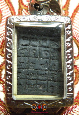 Collier sacré du Très Vénérable Phra Kruba Neuarchai Kosito. La Magie du Bouddha.